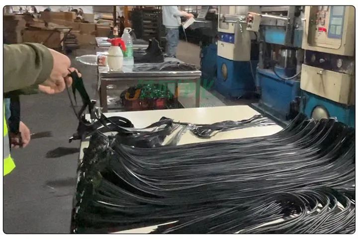 橡膠配件加工廠氣味難聞，傷害人體；廢氣除臭用Dejing的凈?！.jpg